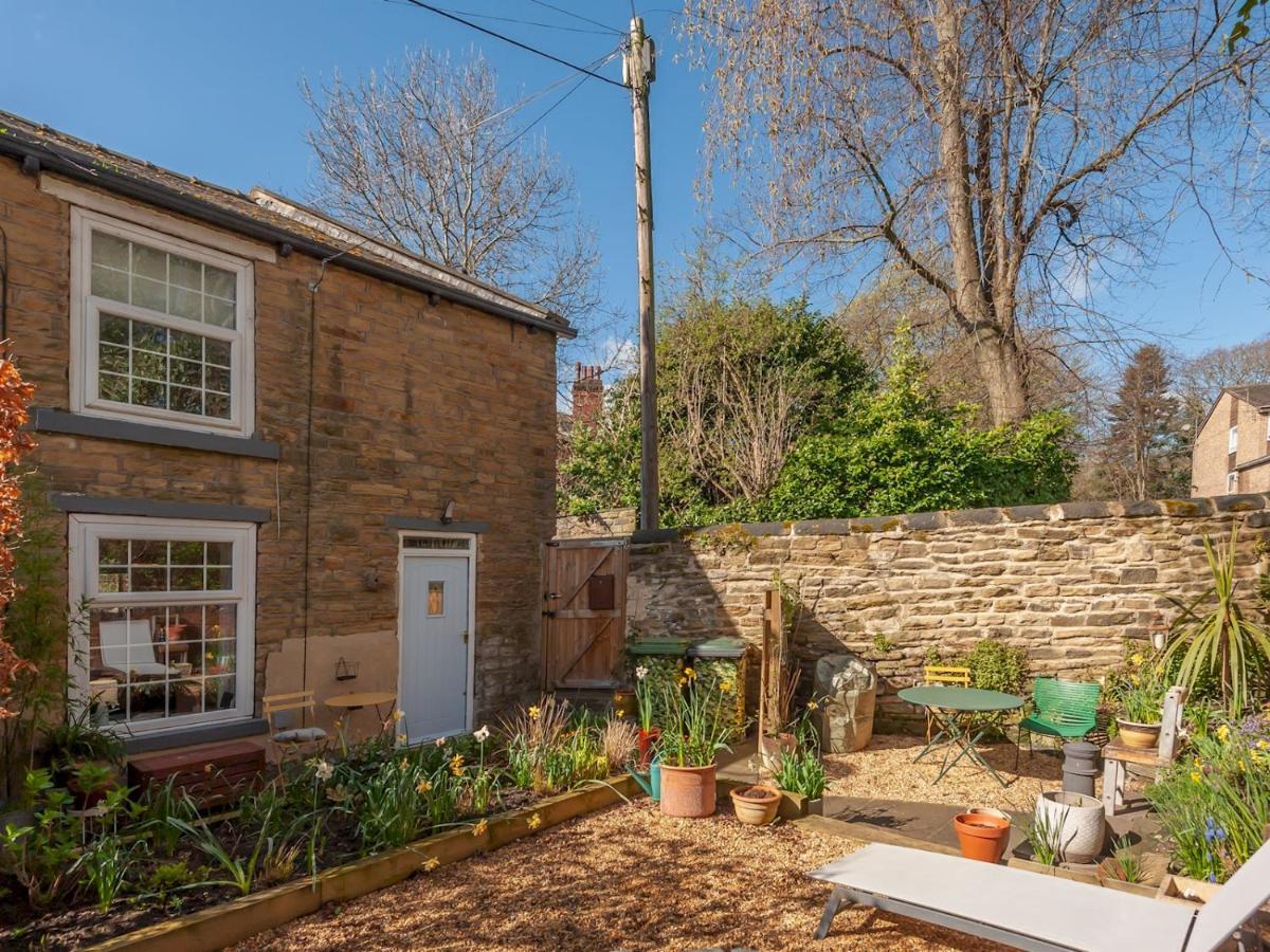 Pass The Keys Wonky Cottage With Amazing Garden Лидс Экстерьер фото